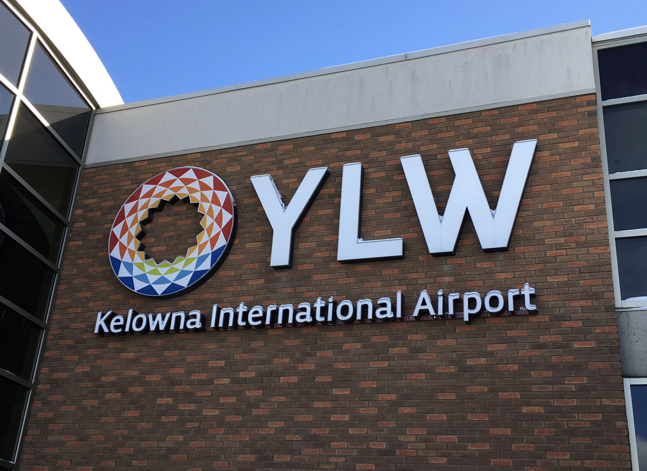 kelowna international airport ylw okanagan british columbia canada